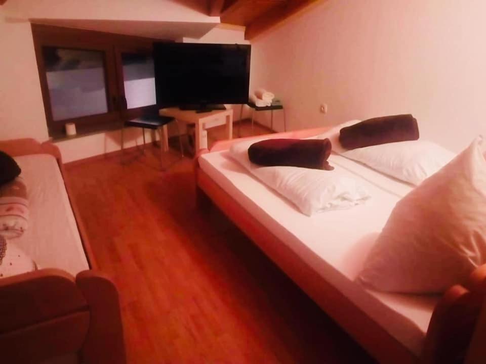 Omladinski Hotel Rostovo Бугойно Экстерьер фото