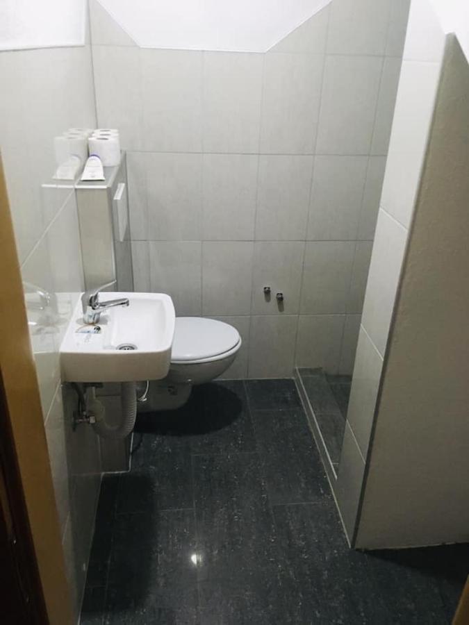 Omladinski Hotel Rostovo Бугойно Экстерьер фото