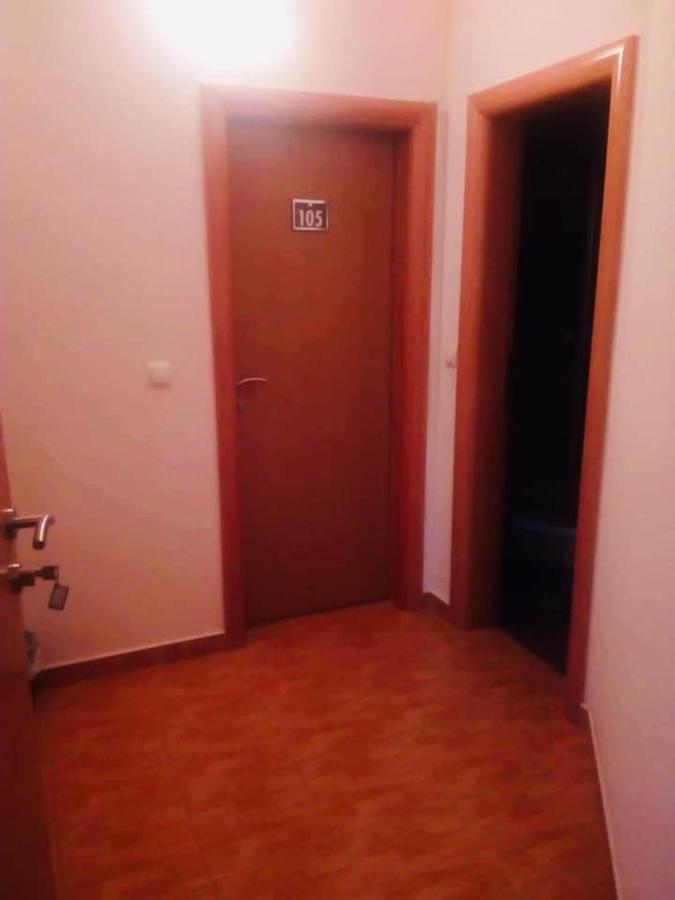Omladinski Hotel Rostovo Бугойно Экстерьер фото